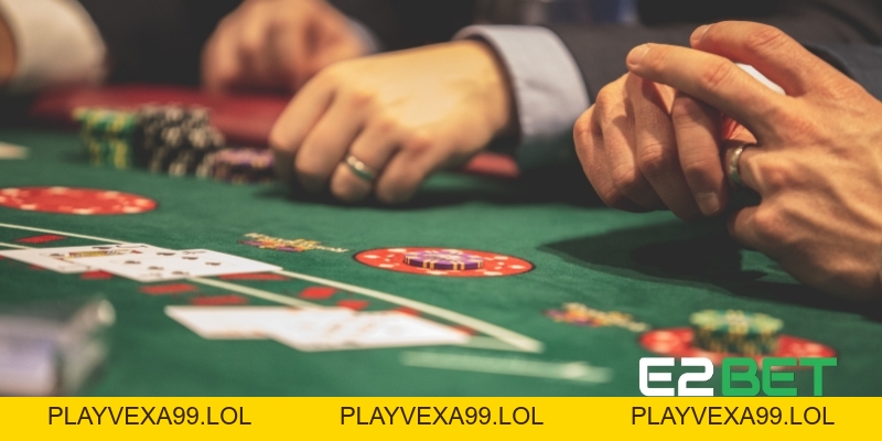 Poker E2BET: Hướng Dẫn Cơ Bản Dành Cho Người Mới Chơi